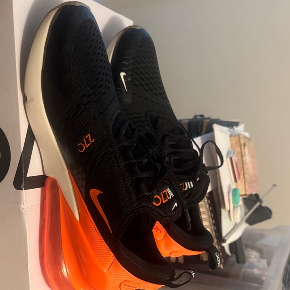 New Nike Air Max 270Black with Orange Accents - Picture 6 of 7